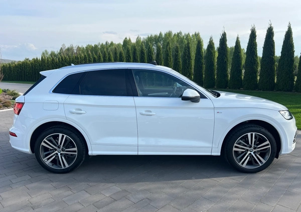 Audi Q5 cena 148000 przebieg: 135563, rok produkcji 2017 z Andrychów małe 742